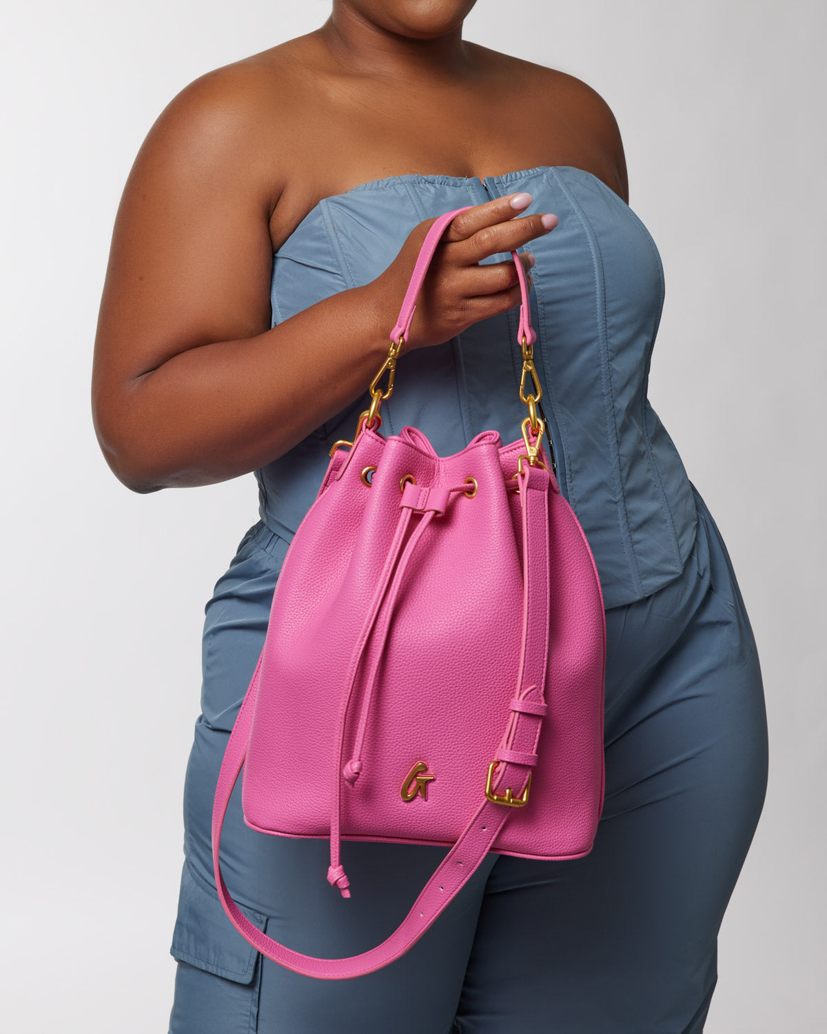 LARGE PEBBLE BUCKET BAG - HOT PINK