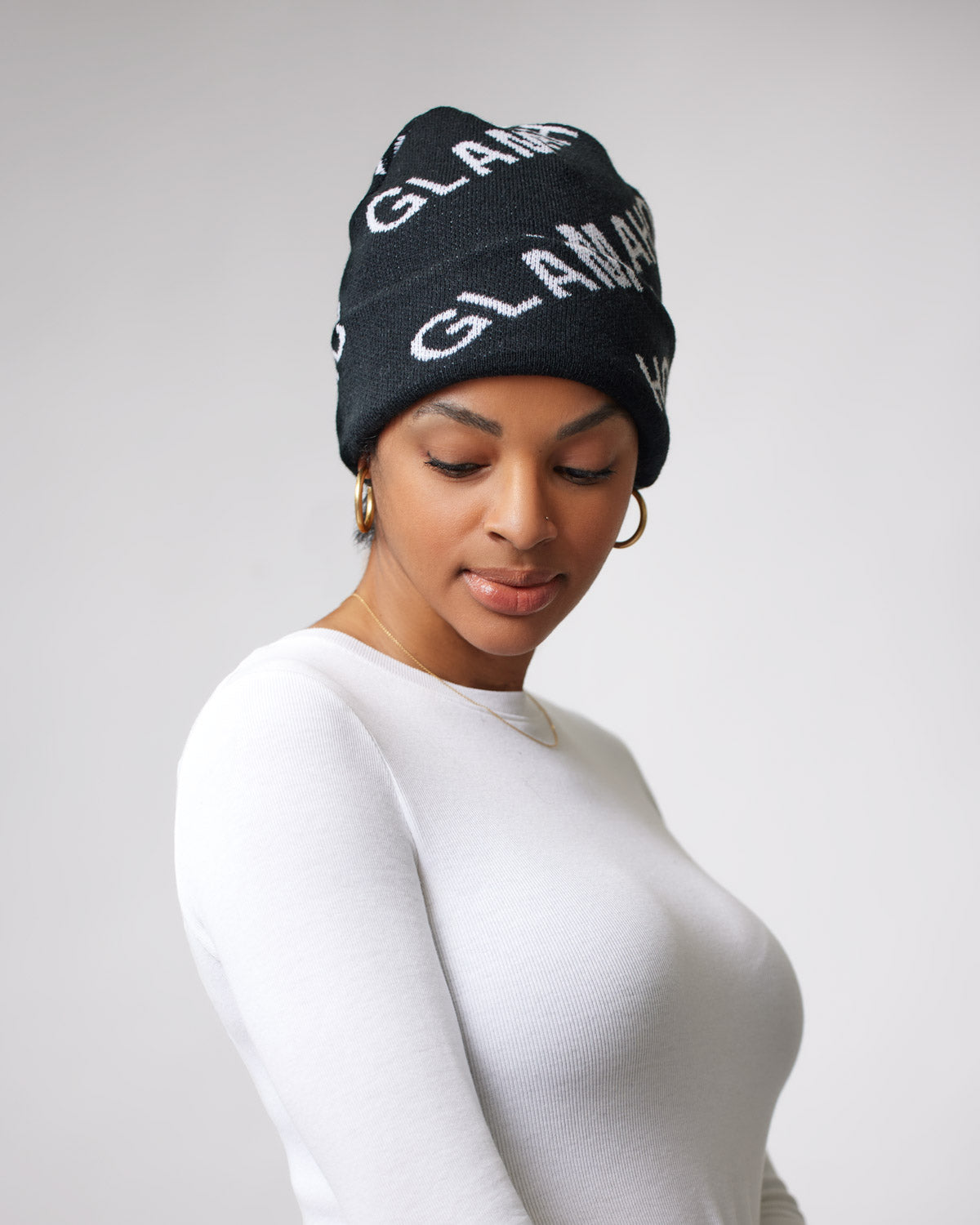 GLAM-AHOLIC LIFESTYLE BLACK x WHITE BEANIE