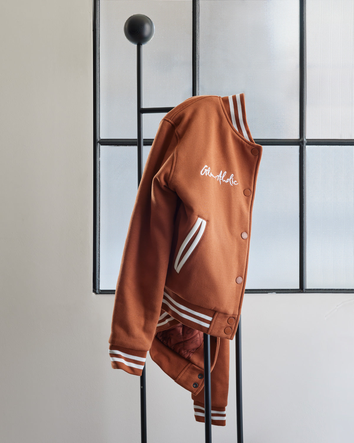 ESSENTIAL VARSITY JACKET BROWN